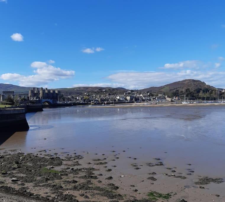 Charming Mid Terrace Cottage Conwy Esterno foto
